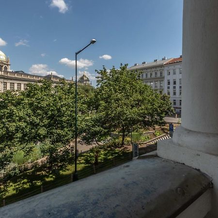 Centrally Located 3Bd Home Near National Museum Prague Exterior photo