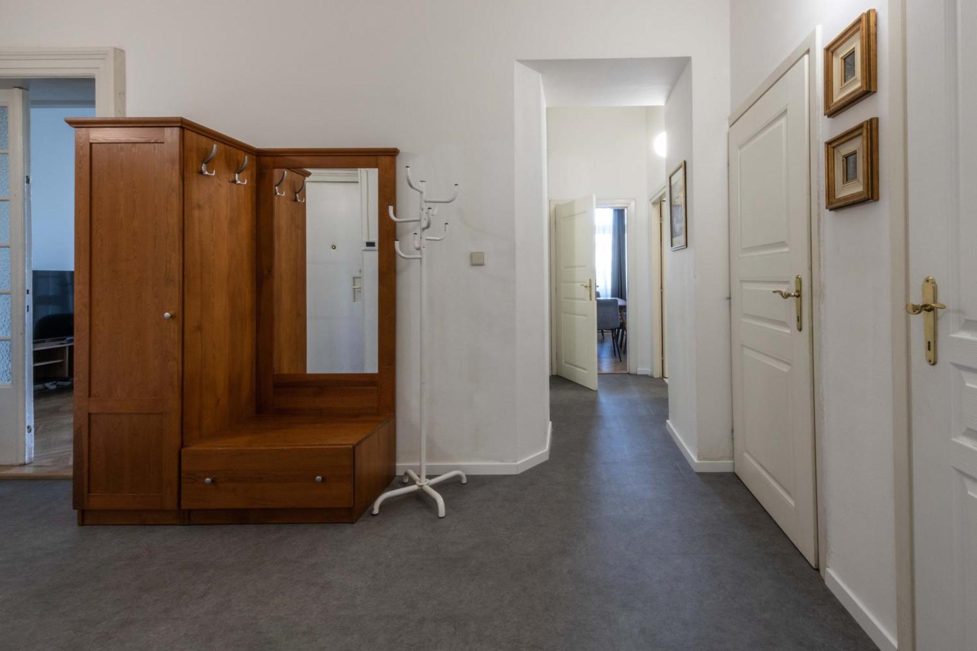 Centrally Located 3Bd Home Near National Museum Prague Exterior photo