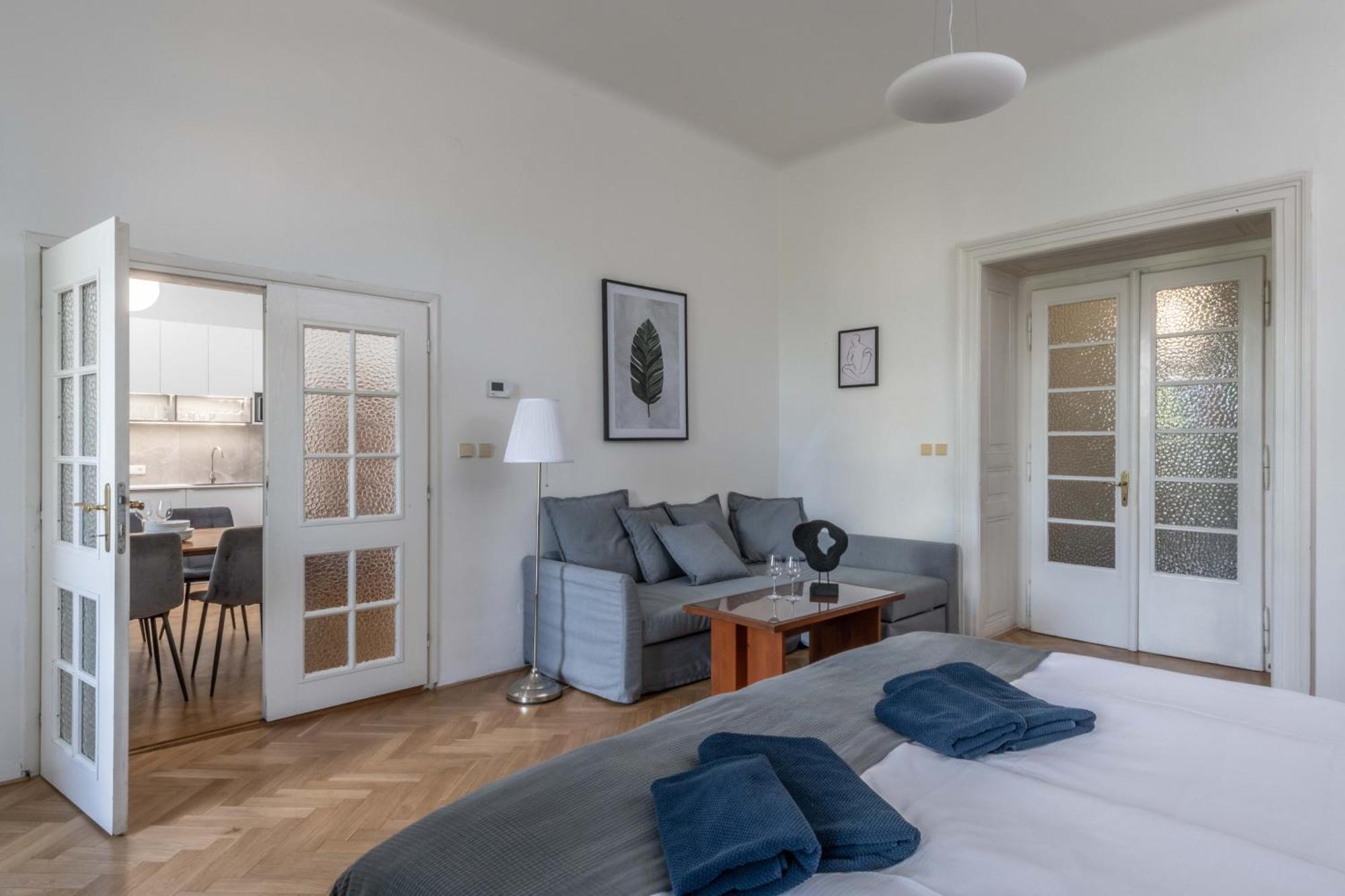 Centrally Located 3Bd Home Near National Museum Prague Exterior photo
