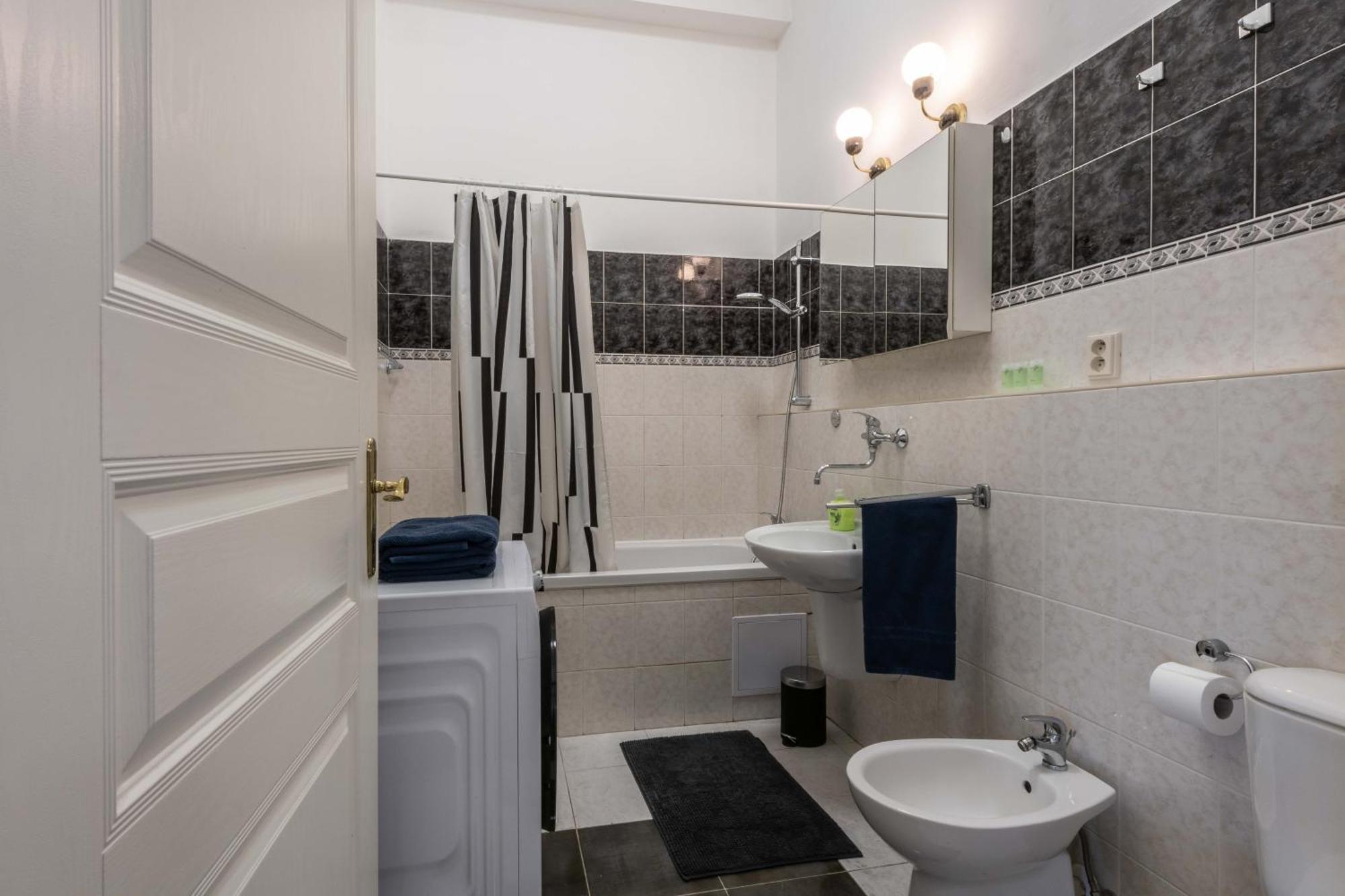 Centrally Located 3Bd Home Near National Museum Prague Exterior photo